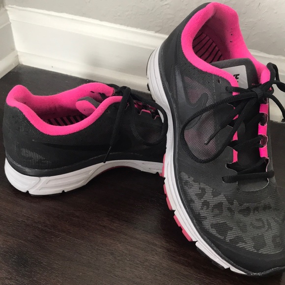 leyendo considerado Suplemento Nike | Shoes | Nike Vomero 8 H2o Repel Womens Black Pink Cheetah | Poshmark